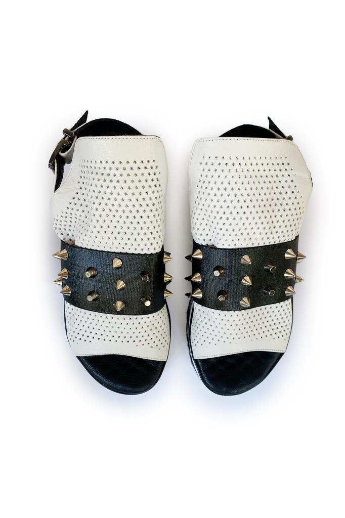 Kadın Beyaz Zımbalı Deri Sandalet